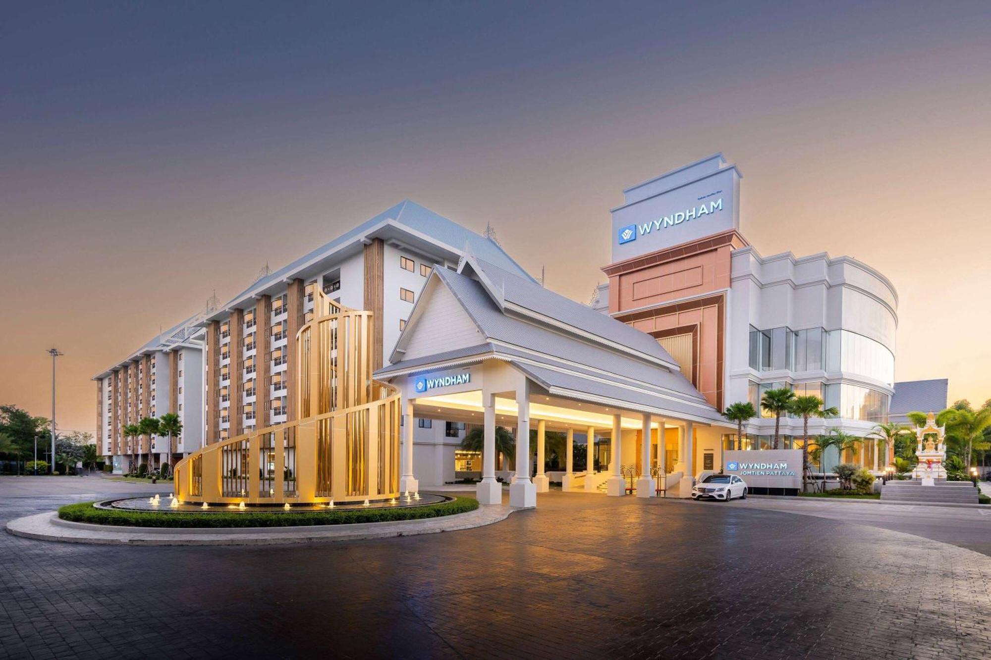 ホテル Wyndham Jomtien Pattaya ナ・ジョムティエン エクステリア 写真