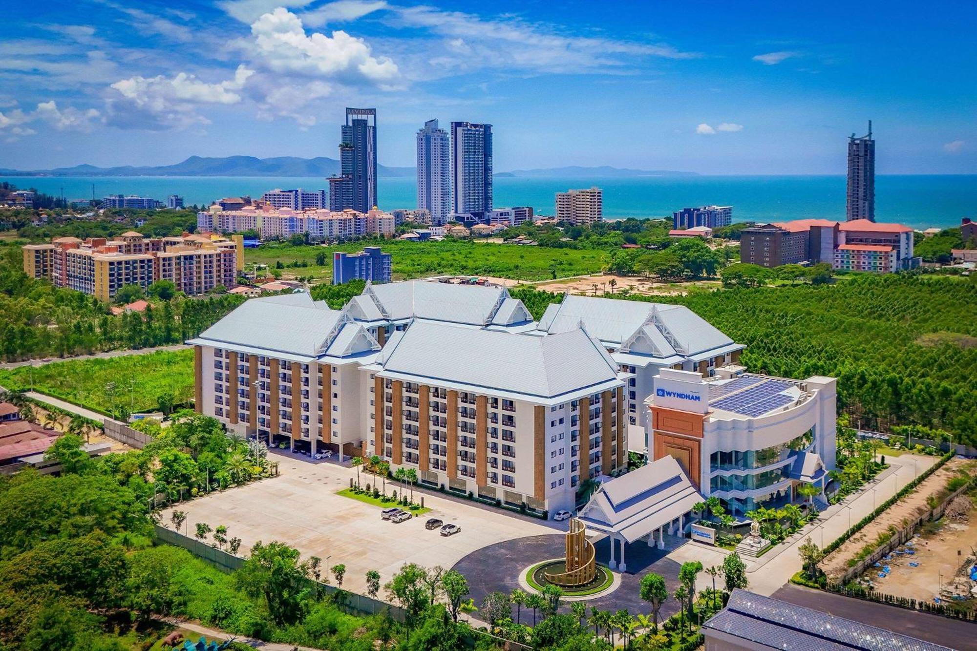 ホテル Wyndham Jomtien Pattaya ナ・ジョムティエン エクステリア 写真