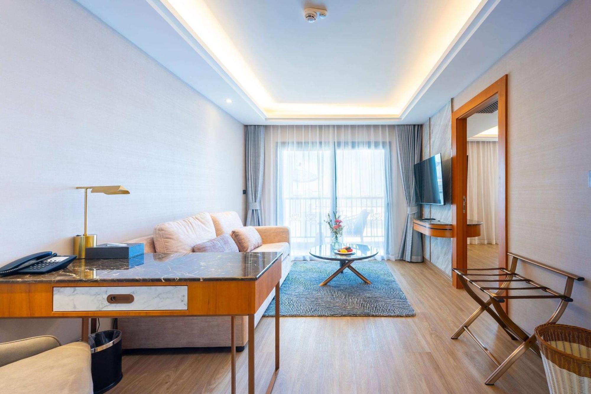 ホテル Wyndham Jomtien Pattaya ナ・ジョムティエン エクステリア 写真
