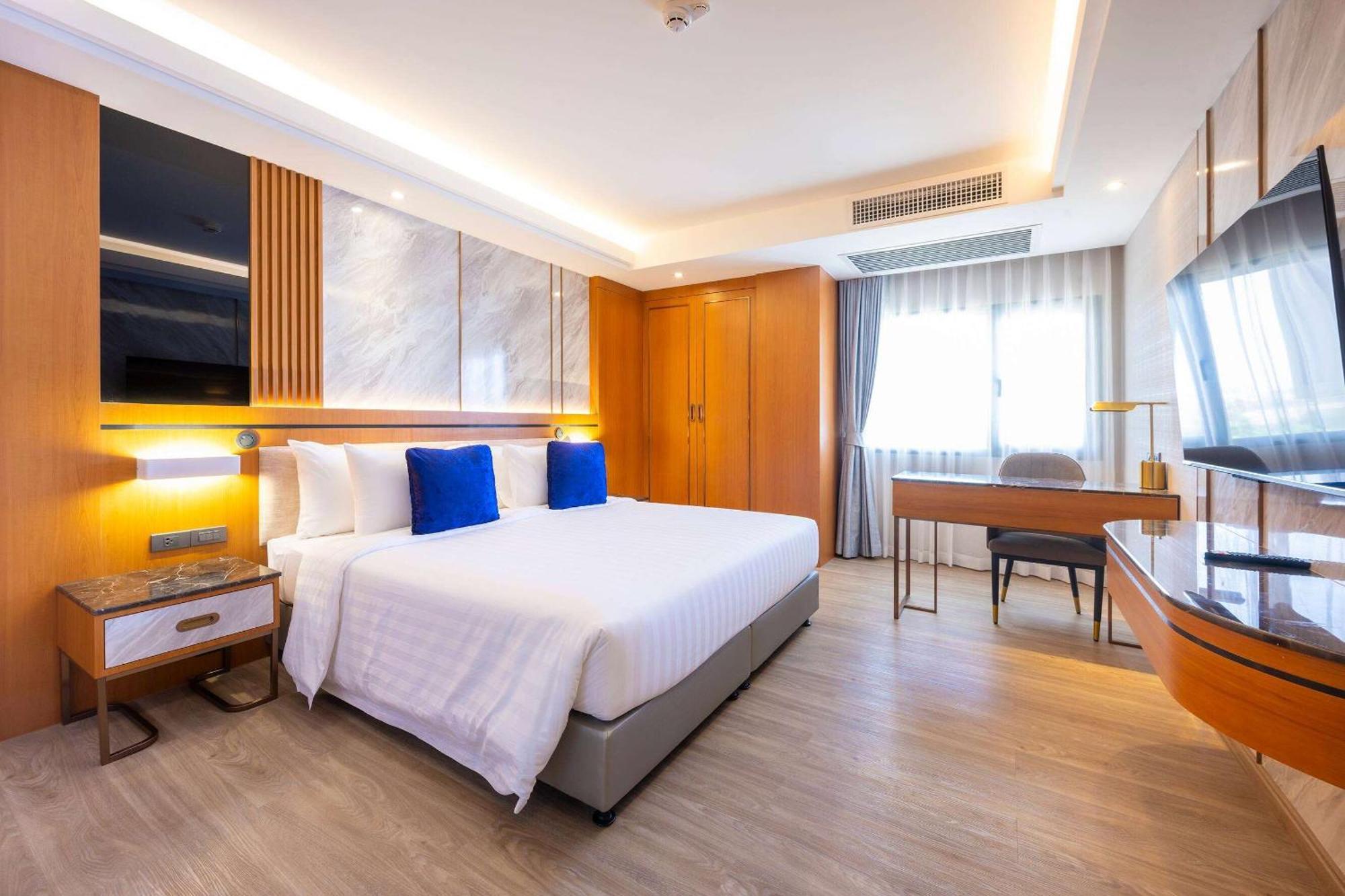 ホテル Wyndham Jomtien Pattaya ナ・ジョムティエン エクステリア 写真