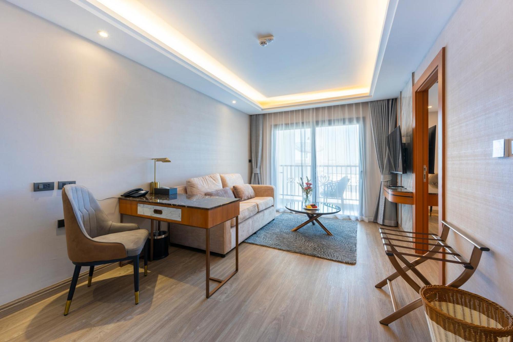 ホテル Wyndham Jomtien Pattaya ナ・ジョムティエン エクステリア 写真