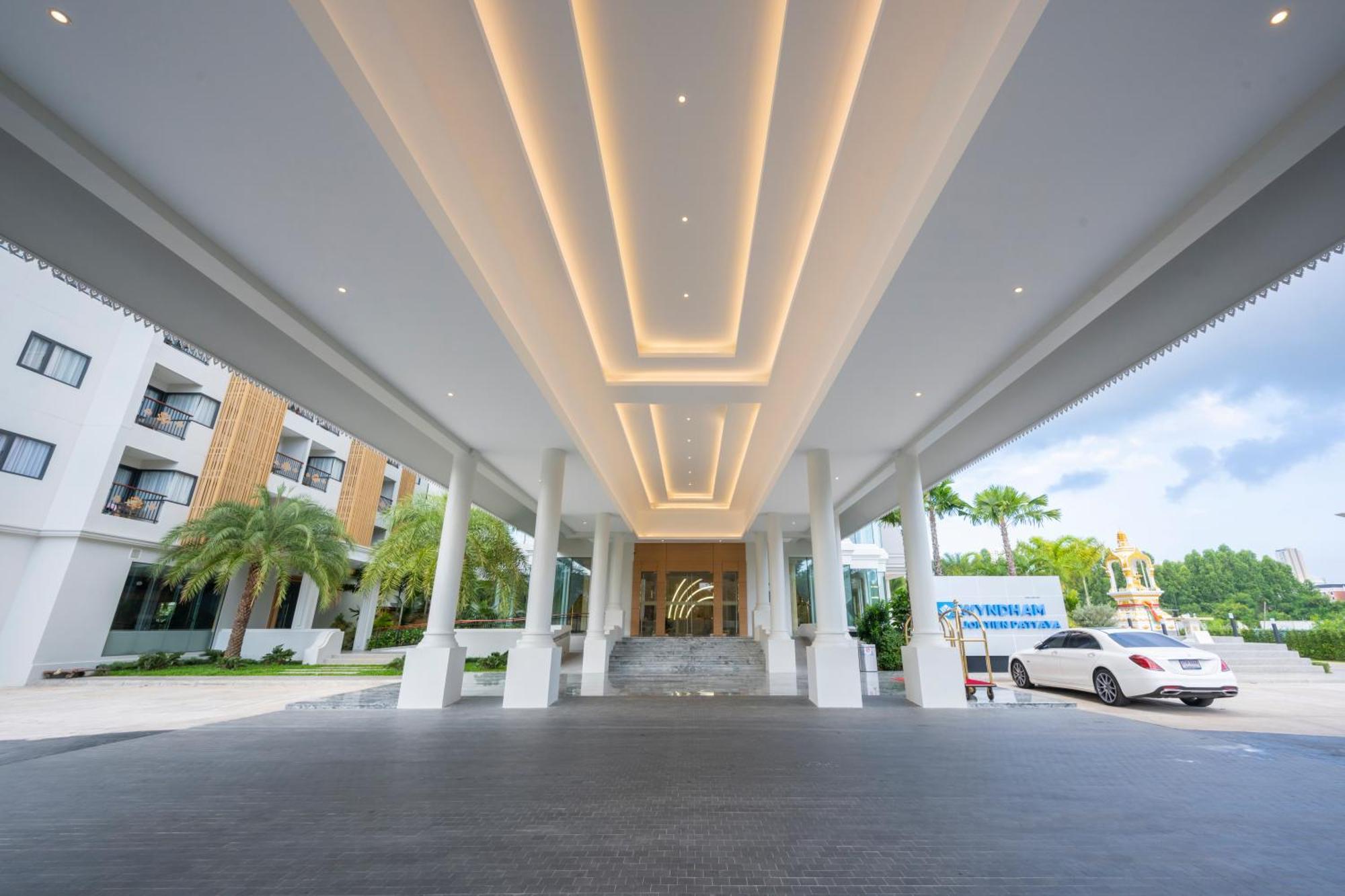 ホテル Wyndham Jomtien Pattaya ナ・ジョムティエン エクステリア 写真