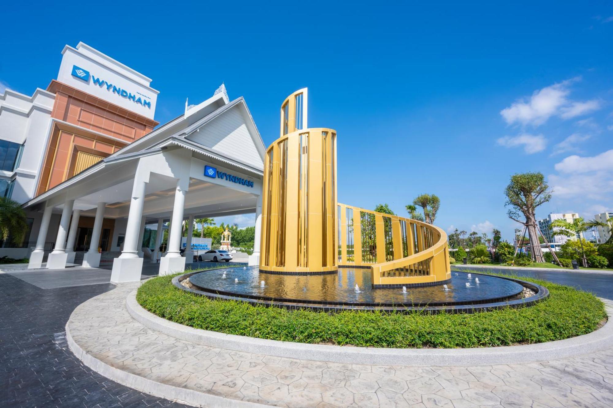 ホテル Wyndham Jomtien Pattaya ナ・ジョムティエン エクステリア 写真